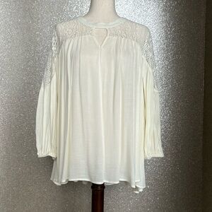 umgee off white top, size small